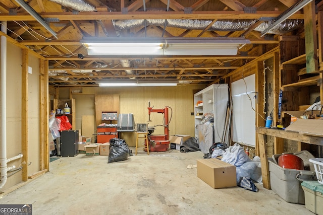 1290 Shadowlawn Dr NE, Conyers, GA 30012 - view of below grade area