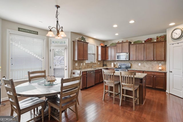 218 Ballymore Ln, Acworth, GA 30102 - kitchen featuring stainless steel appliances, backsplash, a center island, a breakfast bar area, and recessed lighting