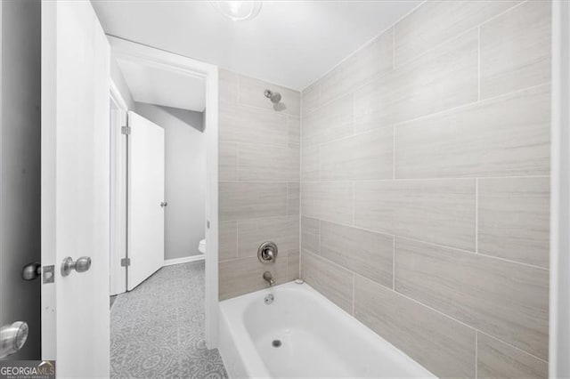 3091 Colonial Way Unit E4, Chamblee, GA 30341 - full bathroom featuring toilet and bathing tub / shower combination