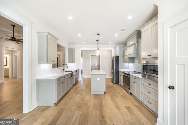 115 Gracetree Way, Kathleen, GA 31047 - kitchen featuring appliances with stainless steel finishes, gray cabinetry, ceiling fan, custom range hood, and a center island