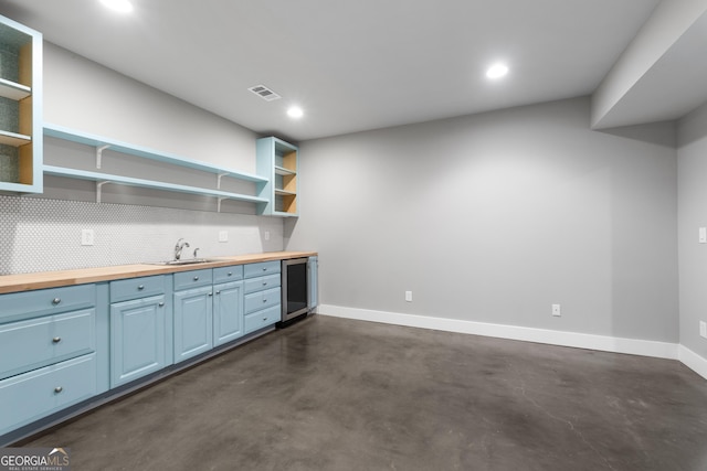1650 Harvest Ln, Alpharetta, GA 30004 - indoor wet bar with beverage cooler, concrete floors, recessed lighting, and decorative backsplash