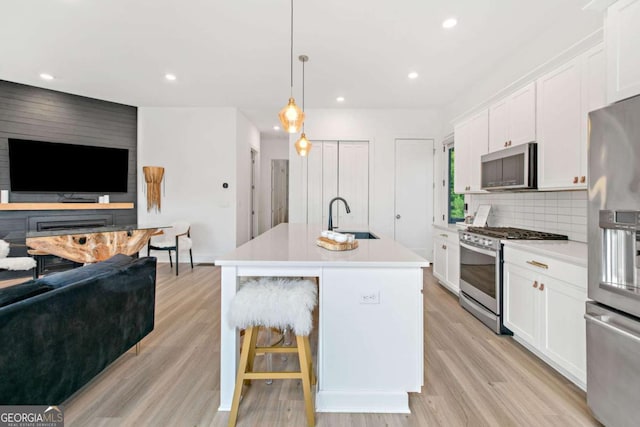 103 Marina Parc Dr, Waleska, GA 30183 - kitchen featuring appliances with stainless steel finishes, light wood-style floors, light countertops, and recessed lighting