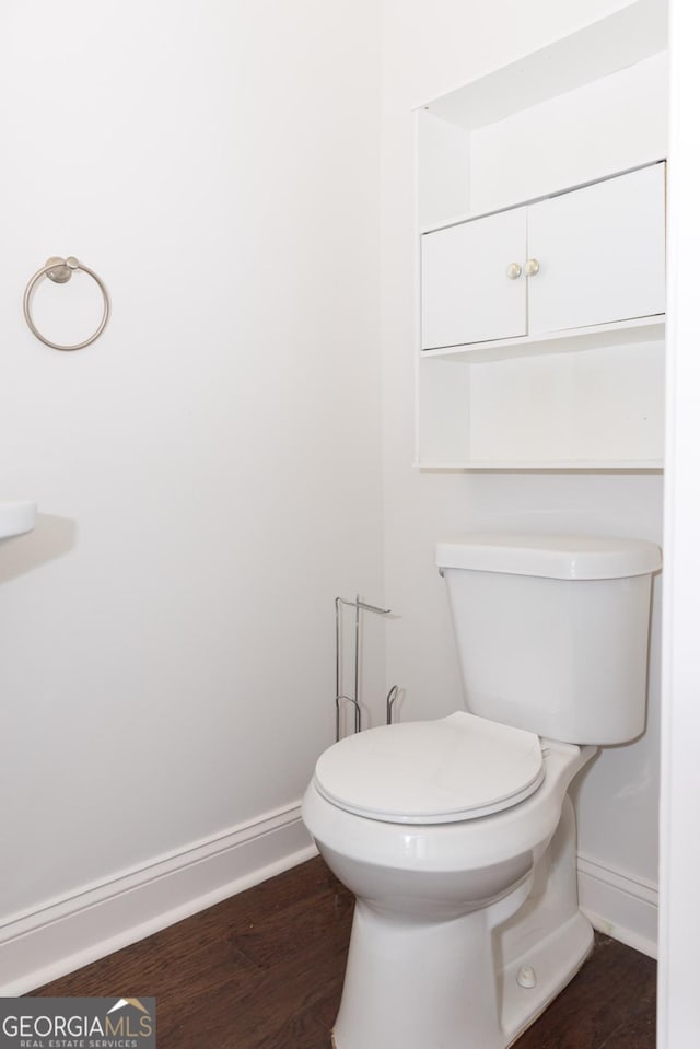 996 Palmetto Ave SW, Atlanta, GA 30314 - bathroom featuring wood finished floors and baseboards