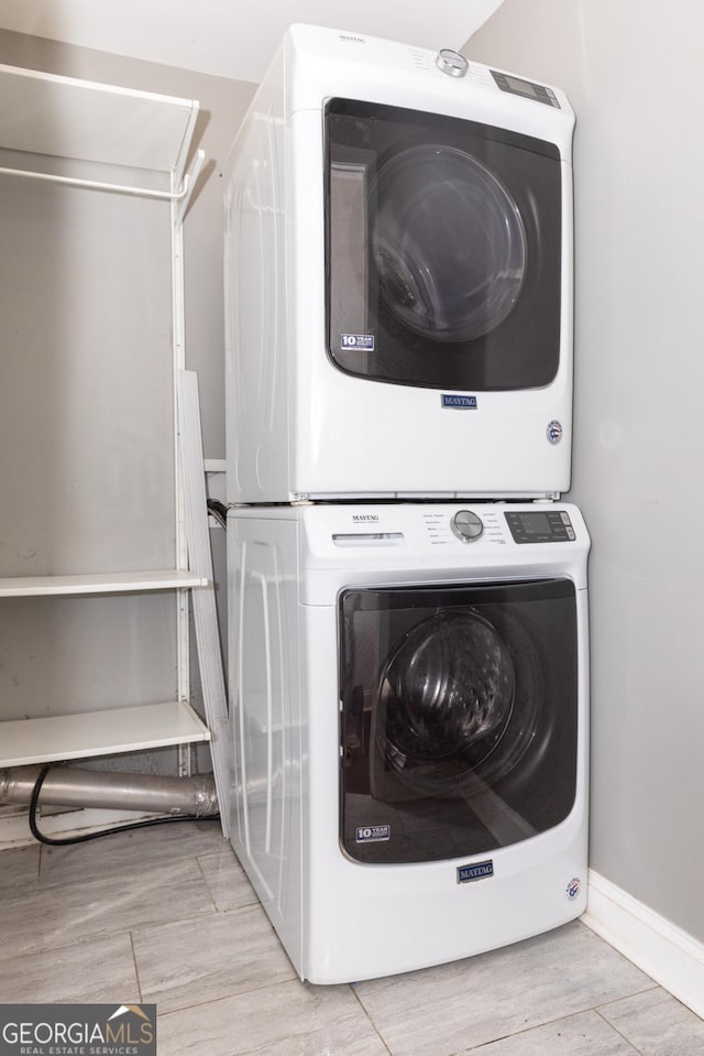 996 Palmetto Ave SW, Atlanta, GA 30314 - washroom with stacked washing machine and dryer and baseboards