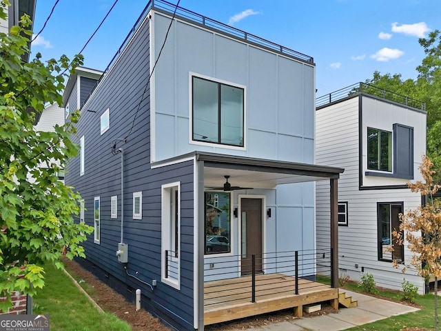 569 Middle St SW, Atlanta, GA 30310 - modern home with covered porch, a front yard, and a ceiling fan
