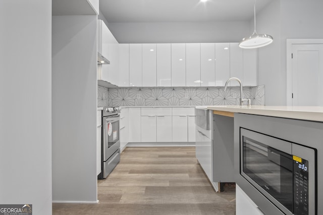 569 Middle St SW, Atlanta, GA 30310 - kitchen with stainless steel appliances, modern cabinets, and white cabinetry