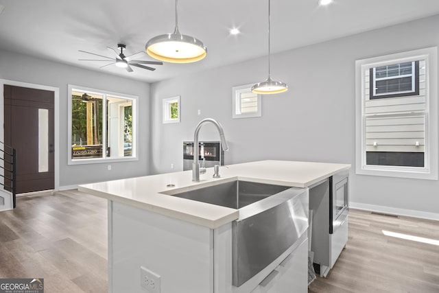 569 Middle St SW, Atlanta, GA 30310 - kitchen with hanging light fixtures, light countertops, light wood finished floors, a ceiling fan, and recessed lighting