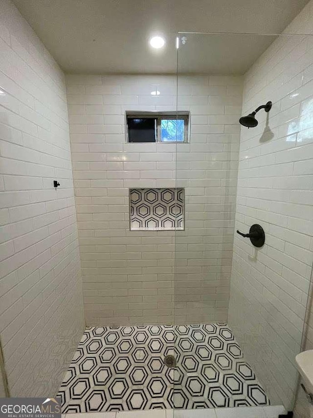 535 Walnut St, Hapeville, GA 30354 - bathroom featuring tiled shower