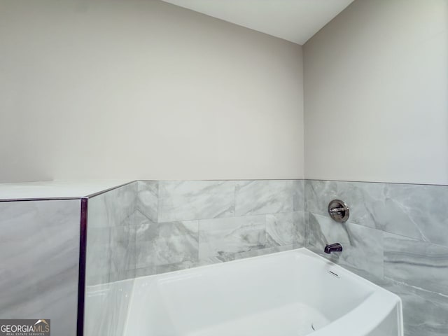 1904 Watercrest Cir, Lawrenceville, GA 30043 - full bath featuring a garden tub