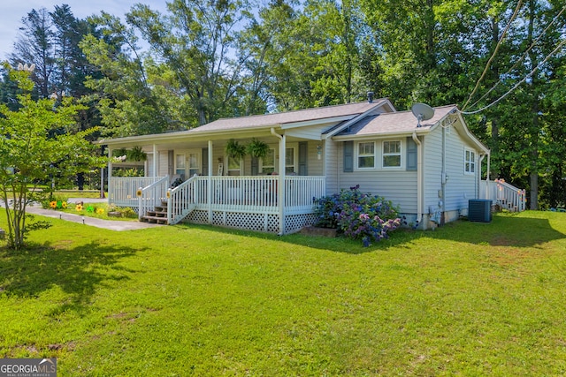 116 Rickman St, Toccoa, GA 30577 - view of front of house featuring covered porch and a front lawn