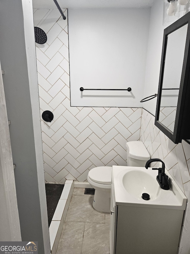 4422 Oates Ave, Columbus, GA 31904 - full bath featuring a shower stall and vanity