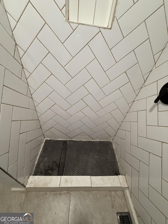 4422 Oates Ave, Columbus, GA 31904 - bathroom featuring tiled shower