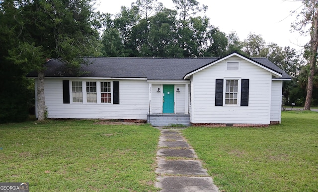 125 Kingsland Dr, Folkston, GA 31537 - single story home featuring a front lawn, roof with shingles, crawl space, and entry steps