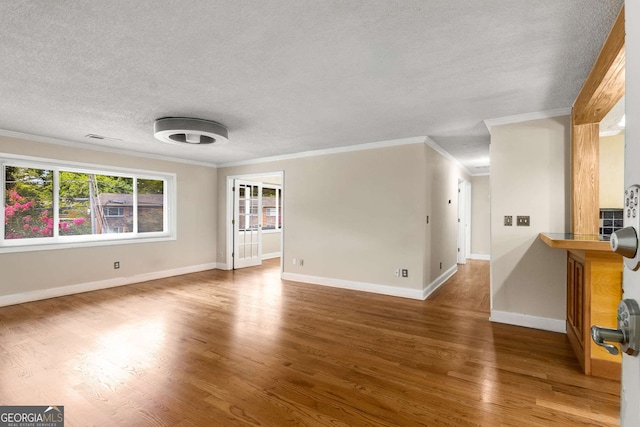 115 Biscayne Dr NW Unit E3, Atlanta, GA 30309 - unfurnished living room featuring wood finished floors, ornamental molding, and a textured ceiling