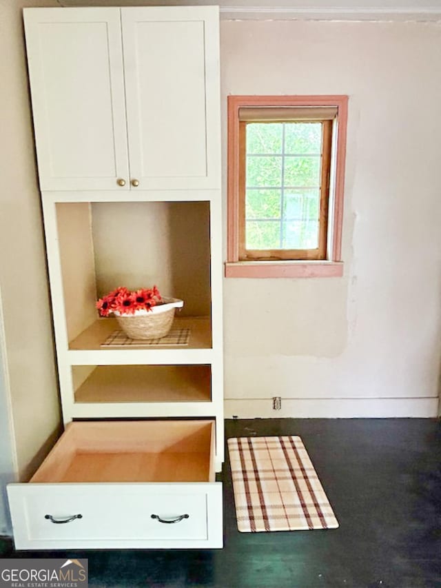826 W Grenada Ter, Macon, GA 31206 - detailed view of baseboards