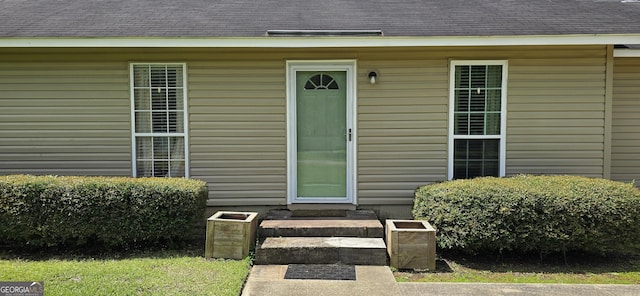 467 Witherington Cir, East Dublin, GA 31027 - entrance to property featuring a shingled roof