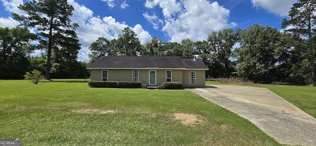 467 Witherington Cir, East Dublin, GA 31027 - ranch-style house with a front yard and driveway