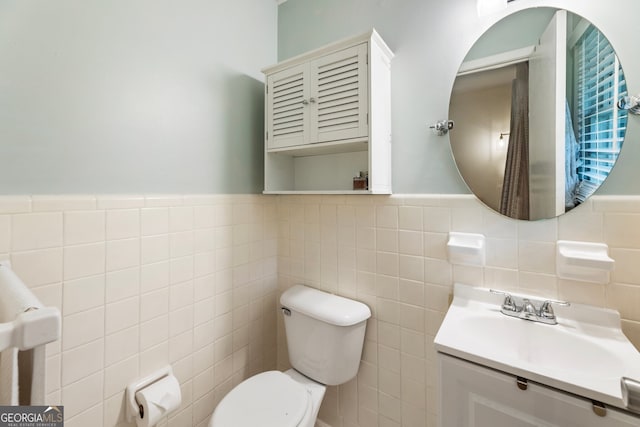 2163 Medfield Trl NE, Chamblee, GA 30345 - bathroom featuring tile walls, vanity, and wainscoting