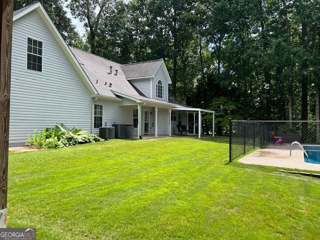 149 Crown Oaks Dr, Stockbridge, GA 30281 - rear view of property with a patio and a shingled roof