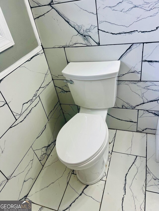 935 Mccall Rd, Macon, GA 31217 - bathroom with toilet and marble look tile flooring