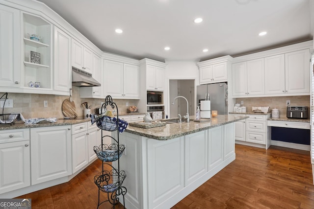 2009 Mclain Rd NW, Acworth, GA 30101 - kitchen with appliances with stainless steel finishes, under cabinet range hood, white cabinets, and recessed lighting