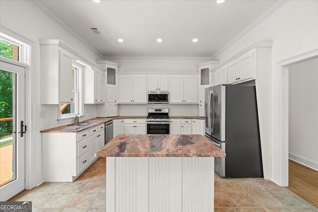 85 Geralds Pt, Wedowee, AL 36278 - kitchen with stainless steel appliances, a center island, white cabinets, crown molding, and recessed lighting