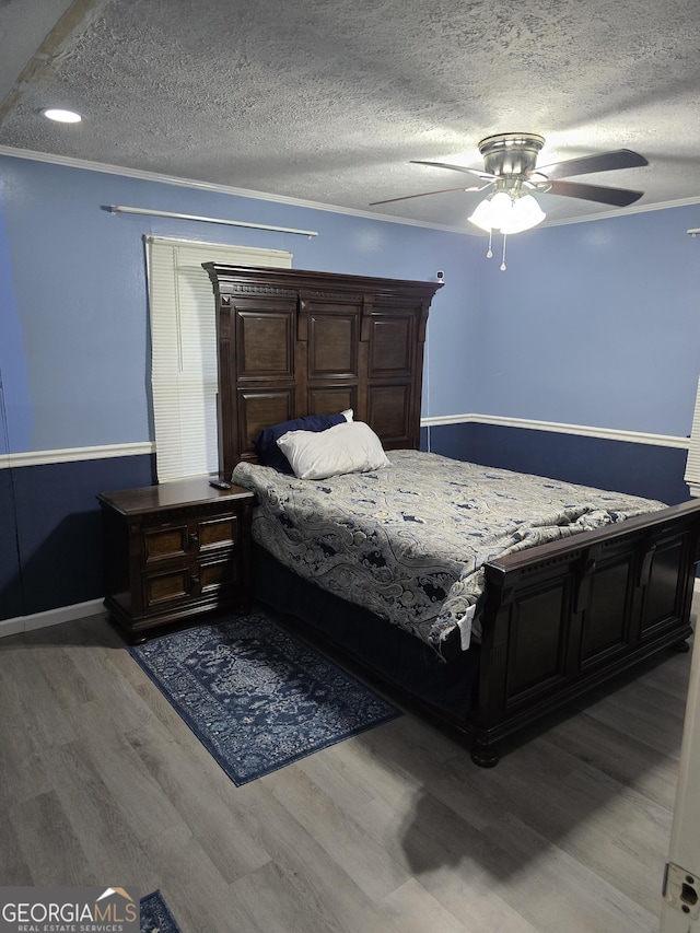 4322 Summerhill Dr, Macon, GA 31204 - bedroom featuring wood finished floors, a textured ceiling, and a ceiling fan