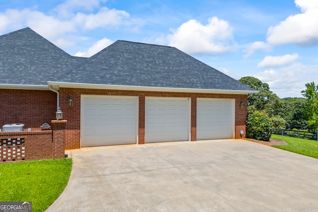 152 Lace Field Ln, Lavonia, GA 30553 - garage with driveway