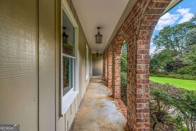 2585 Regency Dr E, Tucker, GA 30084 - view of patio / terrace