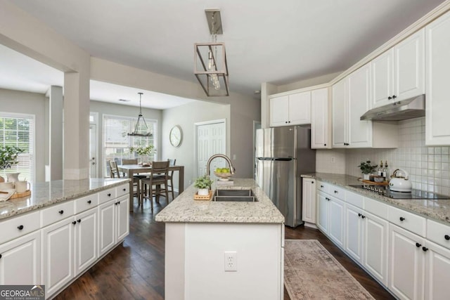 2000 Settindown Dr, Roswell, GA 30075 - kitchen with under cabinet range hood, freestanding refrigerator, plenty of natural light, and an island with sink