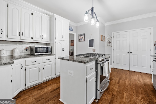 507 Wintergreen Way, Canton, GA 30115 - kitchen featuring stainless steel appliances, crown molding, a center island, dark wood-style flooring, and white cabinetry