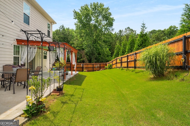 872 Misty View Ct, Lilburn, GA 30047 - fenced backyard featuring a patio and outdoor dining area