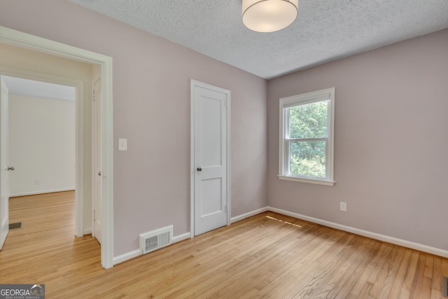 1131 Forrest Blvd, Decatur, GA 30030 - unfurnished room with light wood-style flooring and a textured ceiling