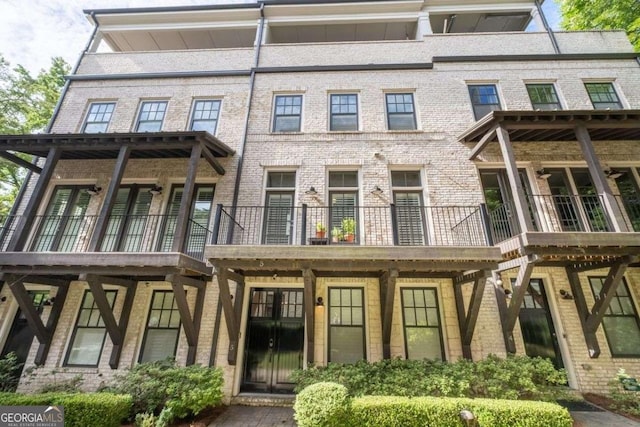 18 Peachtree Ave NE Unit 5, Atlanta, GA 30305 - back of property with brick siding and board and batten siding