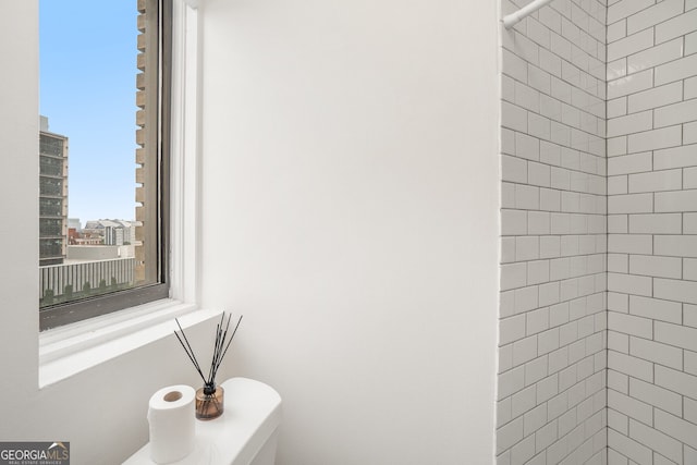 75 Ponce De Leon Ave NE Unit 1004, Atlanta, GA 30308 - bathroom with tiled shower