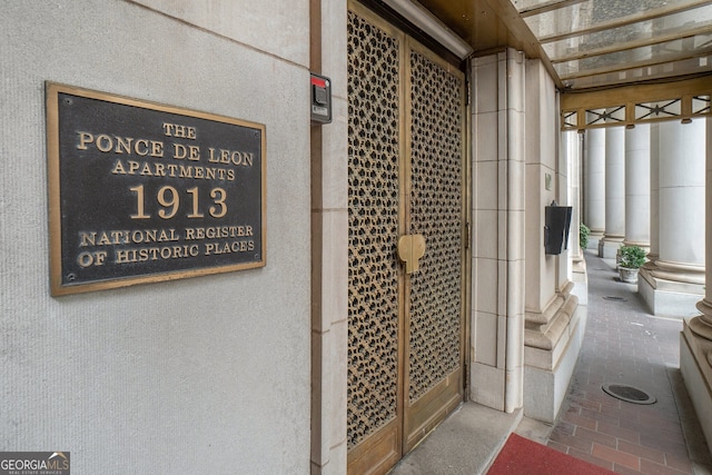 75 Ponce De Leon Ave NE Unit 1004, Atlanta, GA 30308 - detailed view of ornate columns