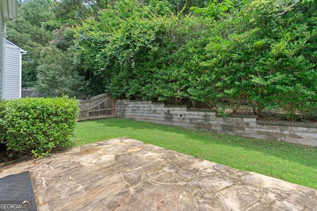 1609 Vinery Ln SE, Mableton, GA 30126 - fenced backyard with a patio area