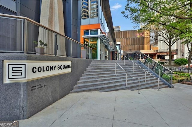348 7th St NE, Atlanta, GA 30308 - surrounding community with stairs