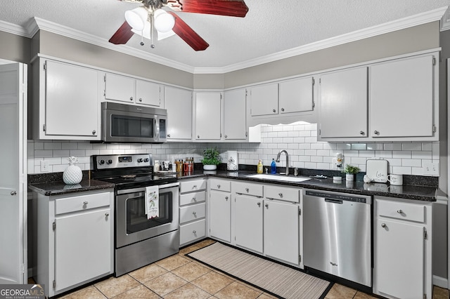 1505 Misty Valley Dr, Chatsworth, GA 30705 - kitchen featuring stainless steel appliances, ceiling fan, a textured ceiling, decorative backsplash, and ornamental molding
