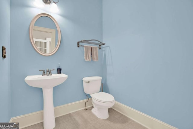 21 Creekview Dr SE, Cartersville, GA 30120 - half bath with toilet and baseboards