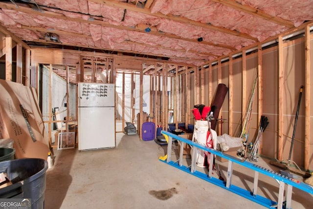 21 Creekview Dr SE, Cartersville, GA 30120 - unfinished below grade area featuring freestanding refrigerator