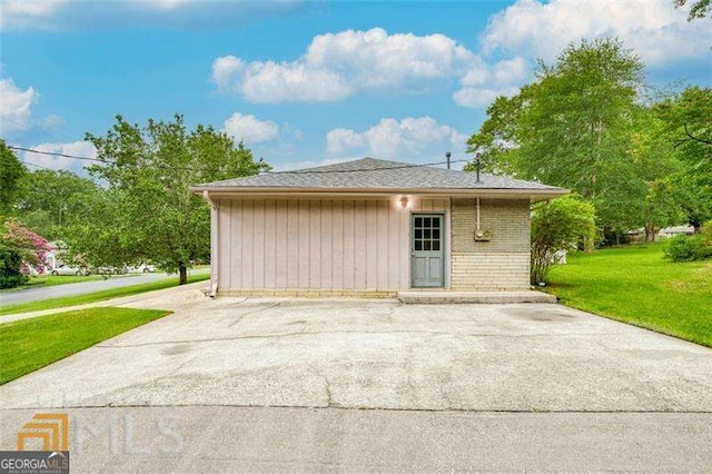 741 Greenhill Dr NE, Conyers, GA 30012 - exterior space featuring a front lawn and brick siding