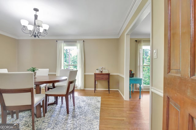 115 Shoal Creek Dr, Sharpsburg, GA 30277 - dining room featuring light wood-style floors, a chandelier, and crown molding