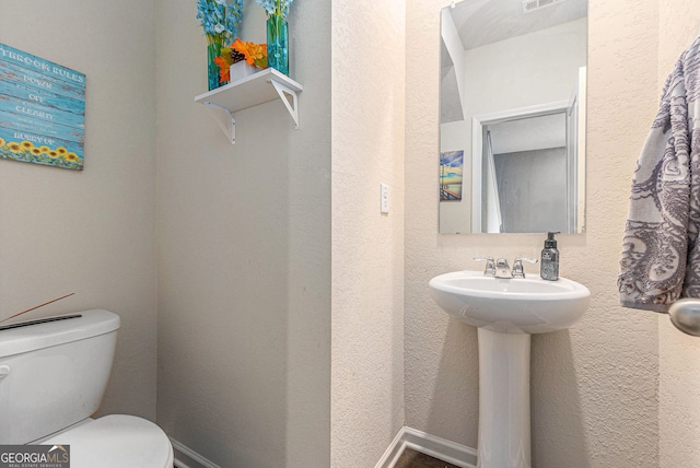 3350 Clawing Hawk Way, Douglasville, GA 30135 - half bath with a textured wall