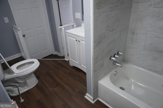 39 Mcferrin Cir, Riverdale, GA 30274 - full bath featuring wood finished floors, vanity, and bathtub / shower combination