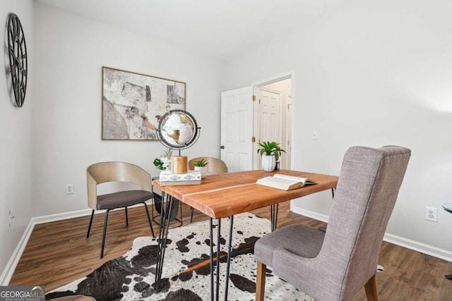 260 Westview Pl SW, Atlanta, GA 30314 - office area featuring wood finished floors and baseboards