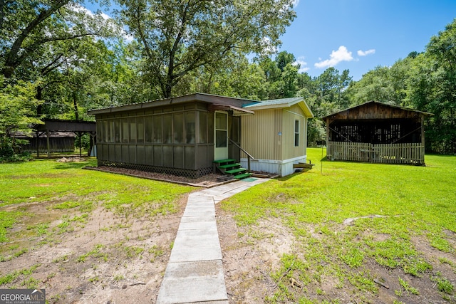 67 Dixie Park Rd NW, Rome, GA 30165 - view of front of home featuring entry steps, a front yard, view of wooded area, and a pole building