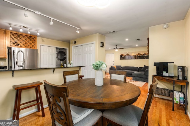1445 Monroe Dr Unit 14B, Atlanta, GA 30324 - dining area with stacked washer / drying machine, light wood-type flooring, ceiling fan, and recessed lighting