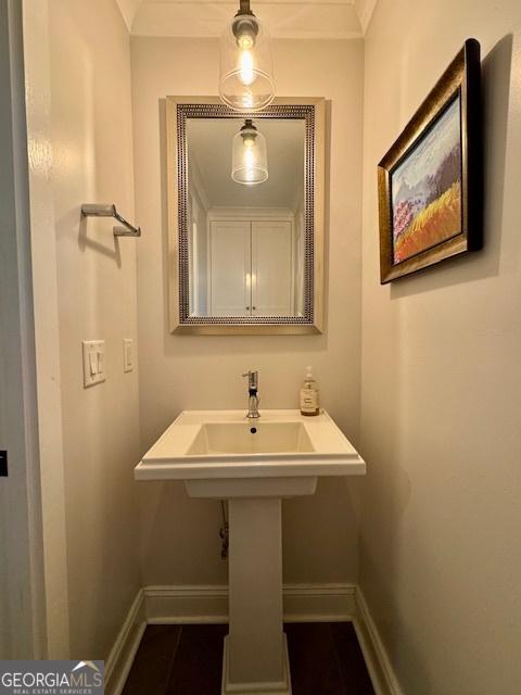 360 Morgan Mill Rd, Brooks, GA 30205 - bathroom featuring baseboards