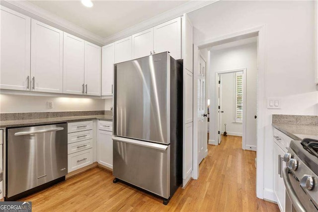 1117 Haven Glen Ln NE, Brookhaven, GA 30319 - kitchen with stainless steel appliances, light wood-style floors, white cabinets, and recessed lighting